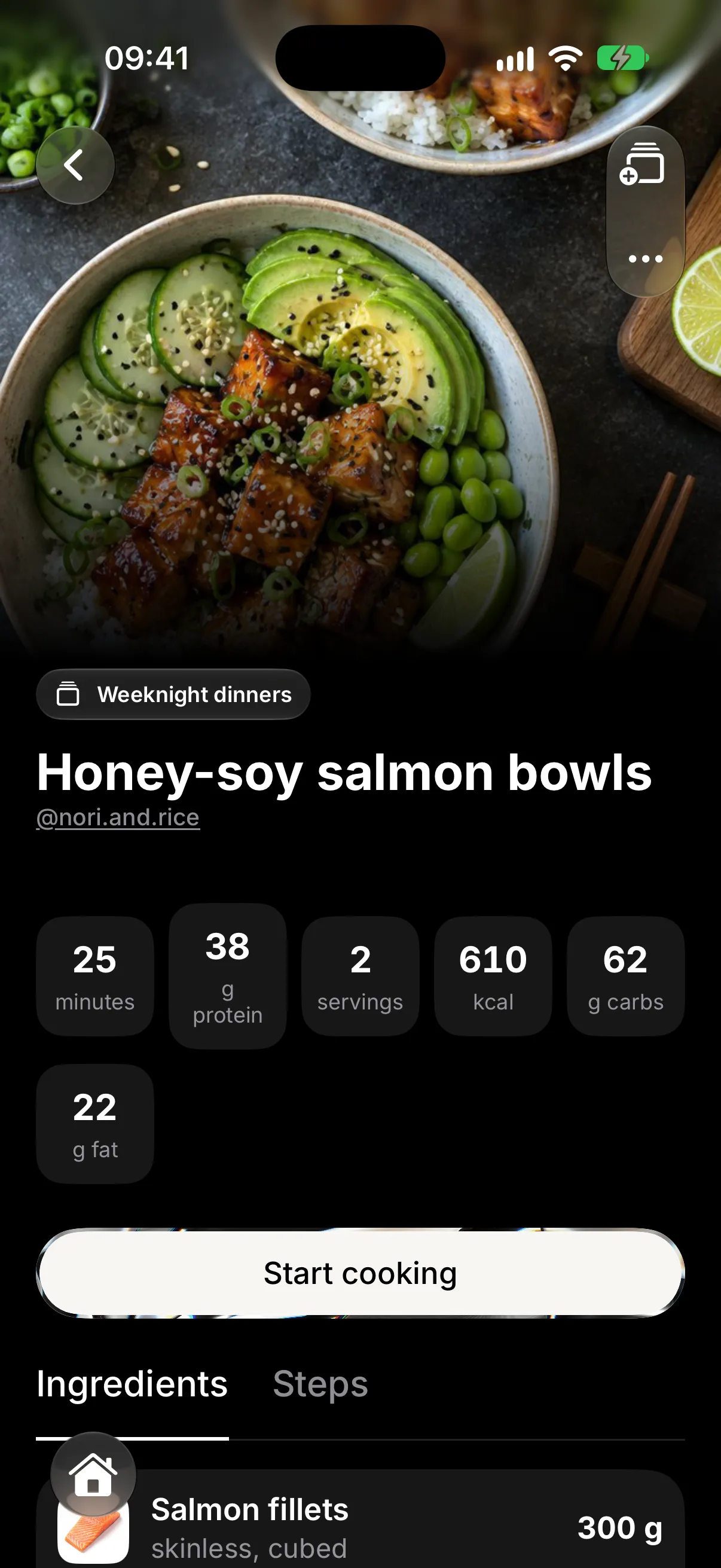 Eine Smoosh-Rezeptkarte für Honig-Soja-Lachs-Bowls mit Zeit, Protein und Portionen